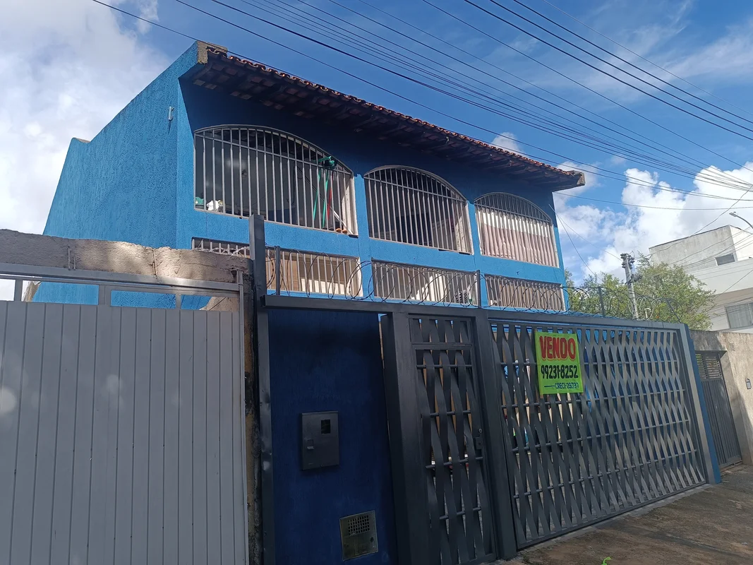 Conheça esta charmosa casa sobrado na Quadra 15, PARANOA, DF. Imóvel pra morar o...