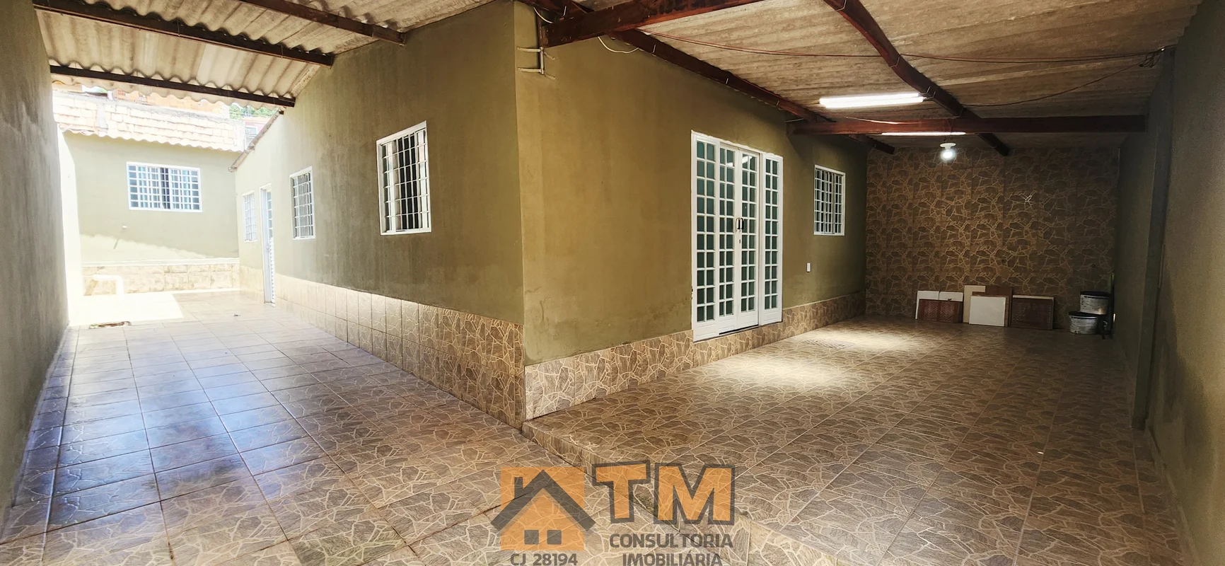 INVESTIR OU MORAR!CASA COM 3 QUARTOS, MAIS UMA KIT, BEM LOCALIZADA, NO BAIRRO MO...