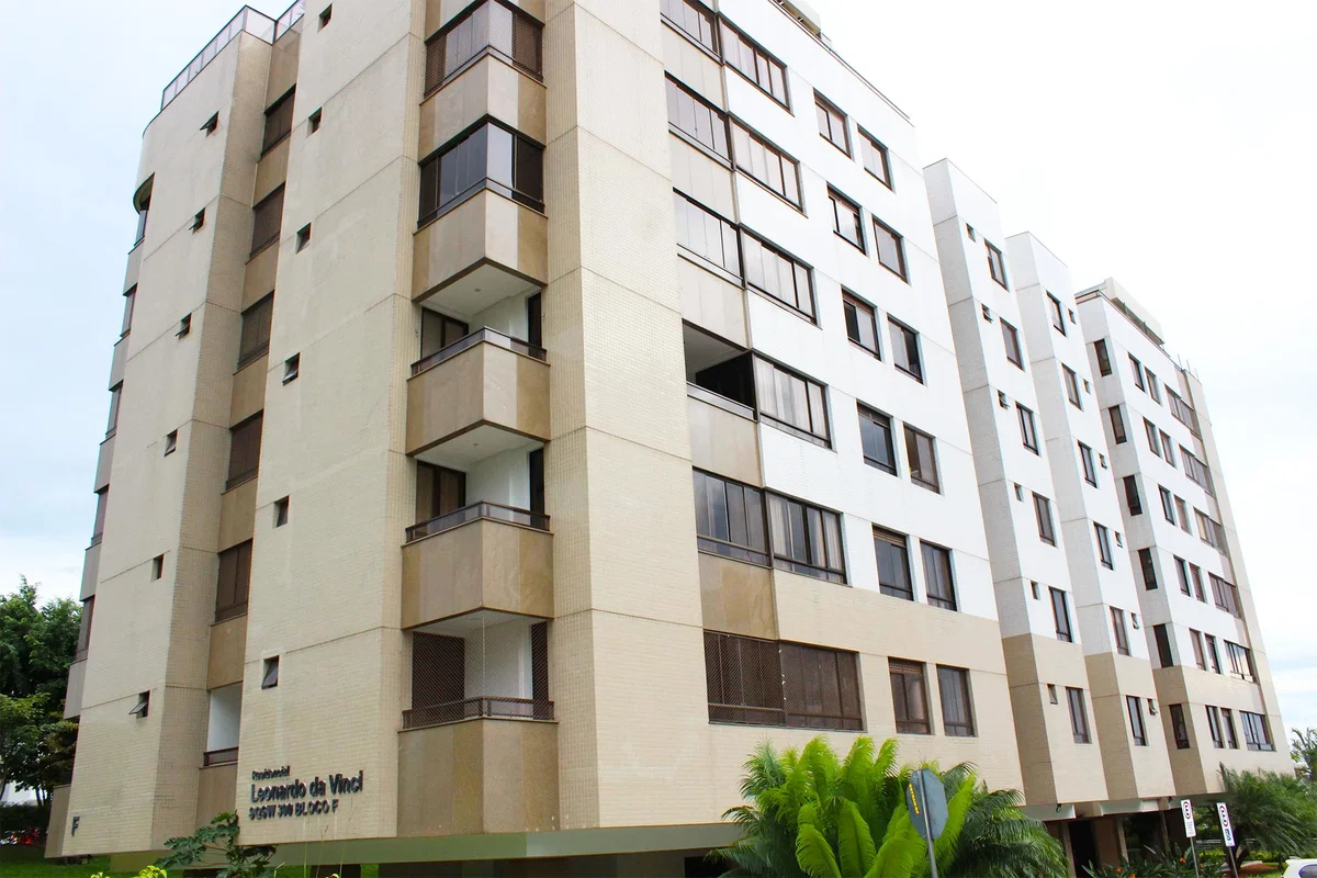 Excelente Apartamento na quadra 300 sudoeste ;-3 Quartos sendo 1 suíte -97m bem ...