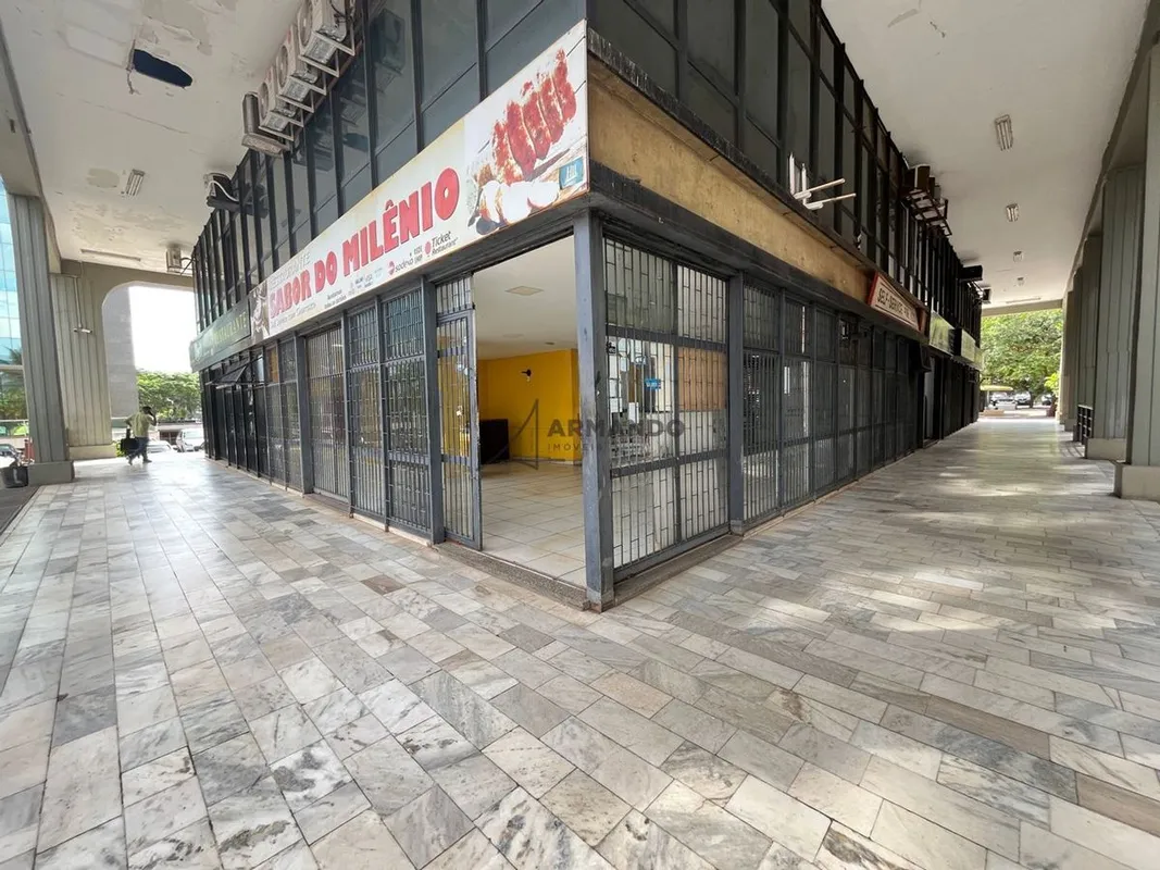 São duas lojas integradas em um só ambiente com 140m2 aproximadamente de área út...