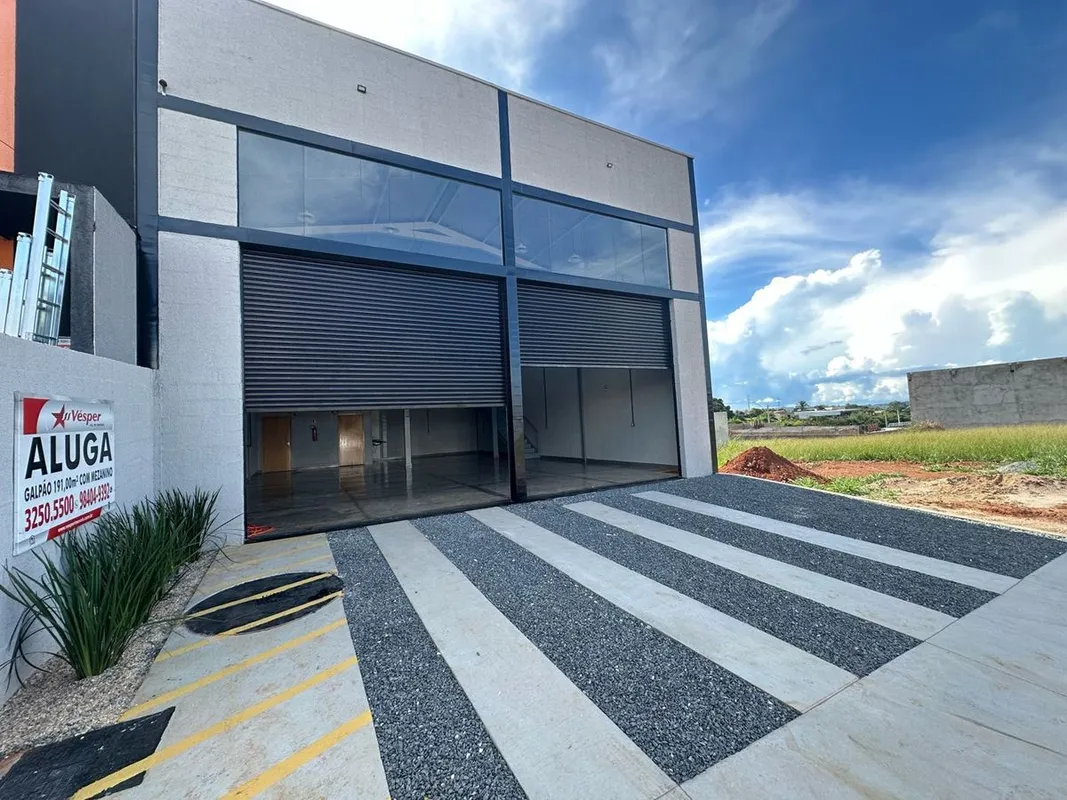Galpão com 191,60m2 de área construída, sendo 140m2 térreo e 51m² de mezanino, 0...