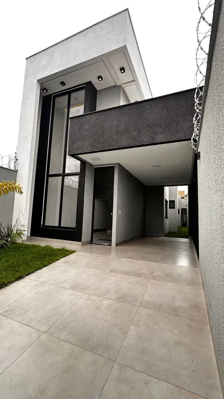 Casas de alto padrão com projeto moderno e acabamento diferenciado. Possuem jard...