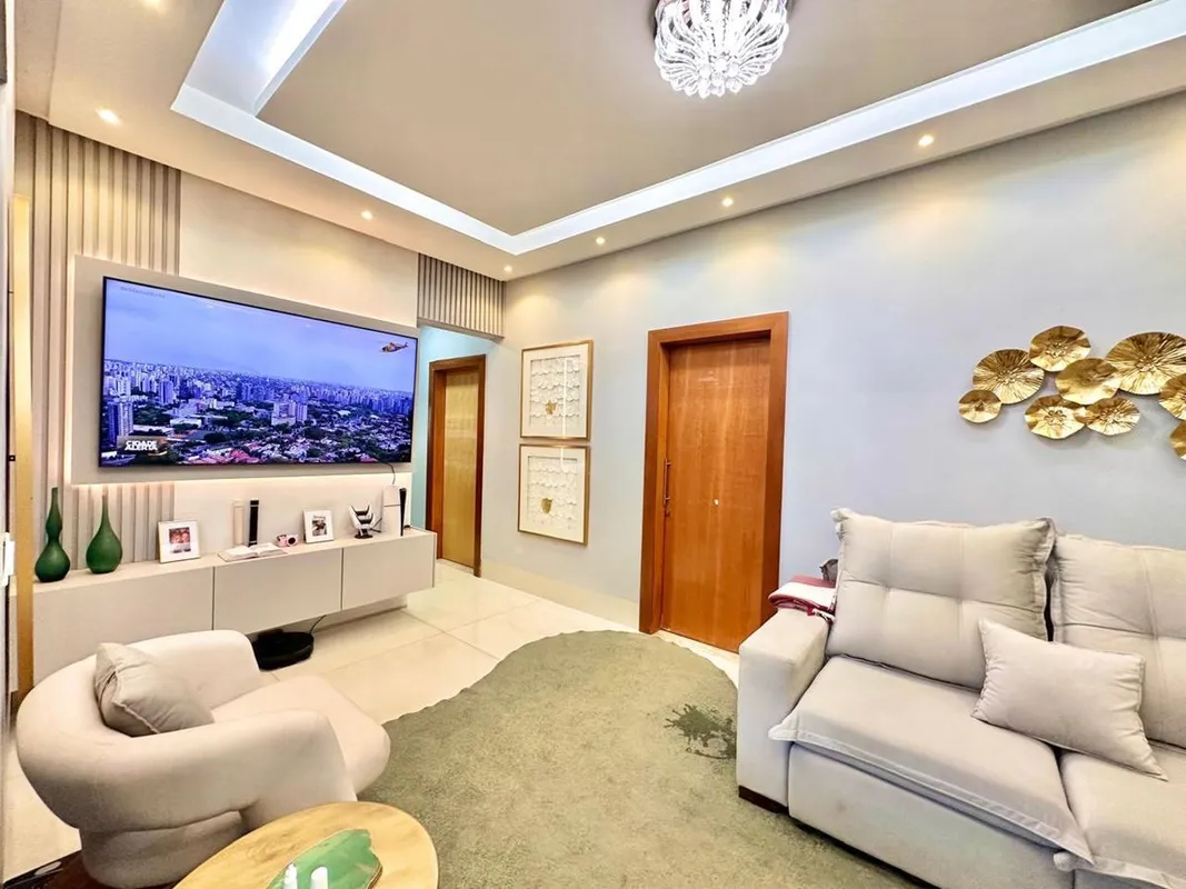 Casa térrea a venda no Jardim Ipanema, em Goiânia/GO, possuindo 308m² de terreno...