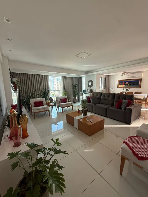 •94m² •2 Suítes (com possibilidade de reversão para 3 quartos)•Andar baixo ... 3...