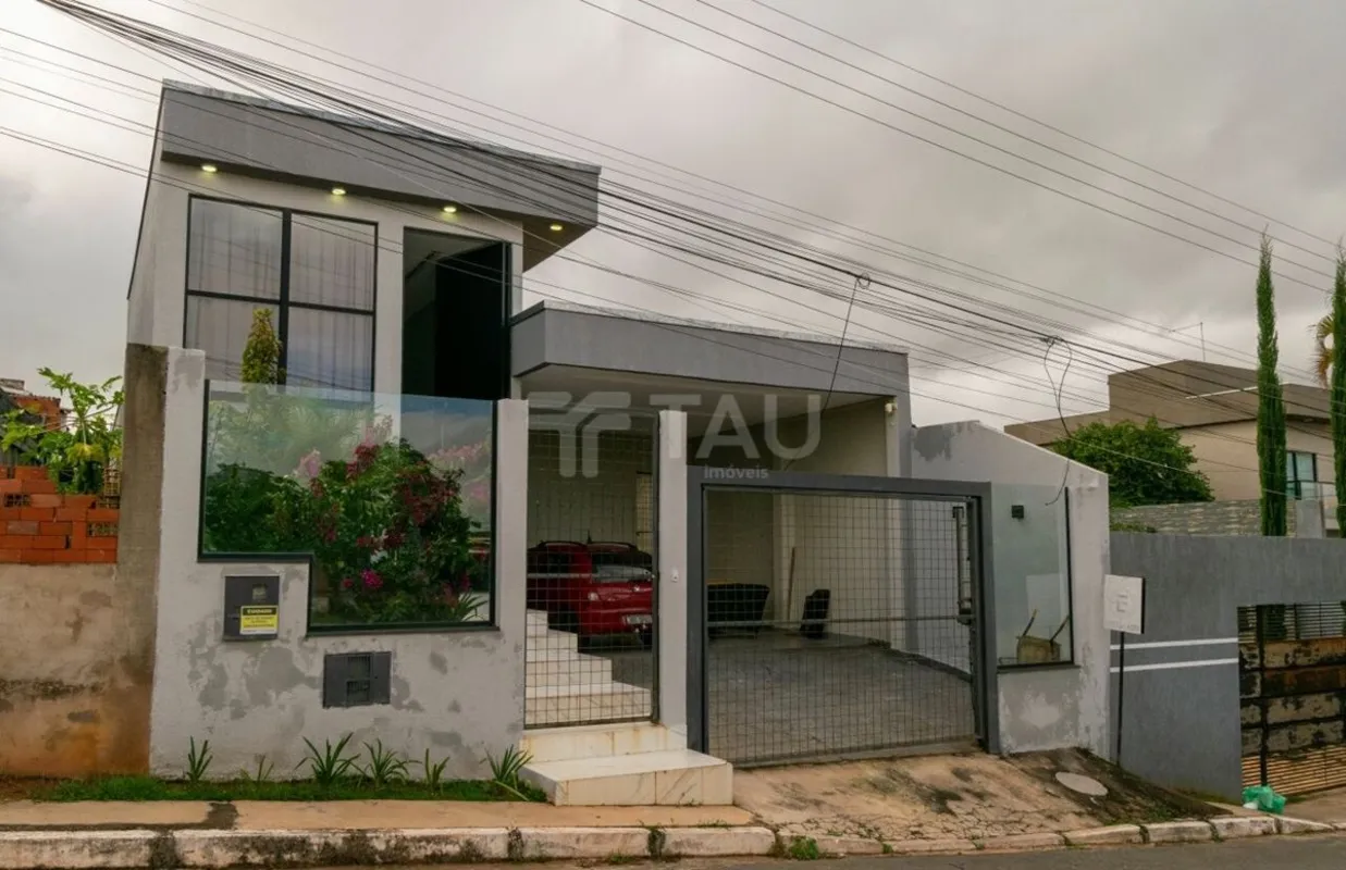 Rua 8 Vicente PiresEncante-se com esta belíssima casa moderna, localizada em con...