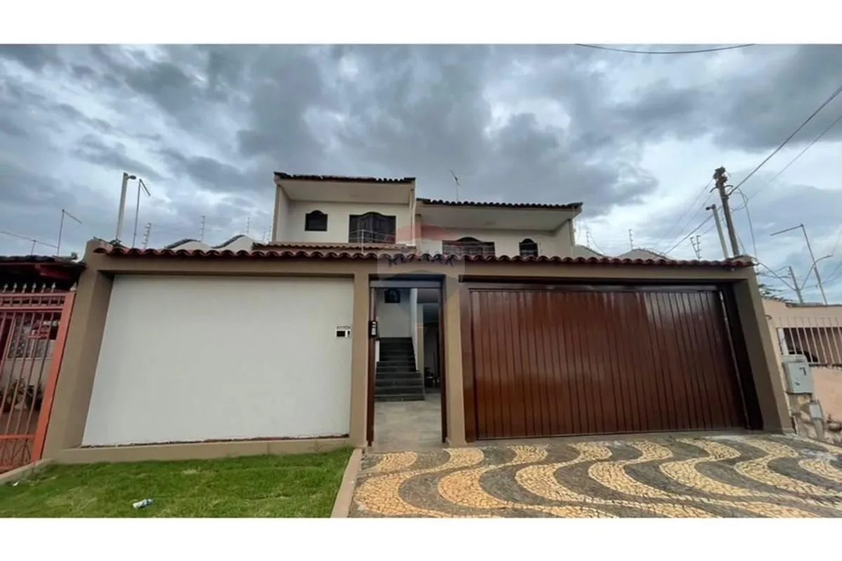 CASA IMPONENTE NA QND IDEAL PARA RESIDENCIAL OU COMERCIALExcelente oportunidade ...