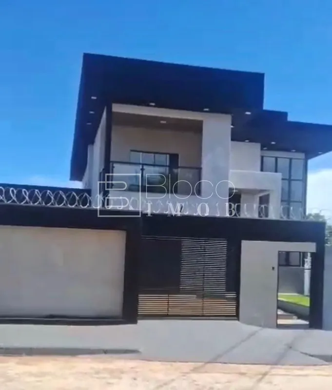 Sobrado de esquina situado em um lote de 510m² no Anápolis City, um dos bairros ...