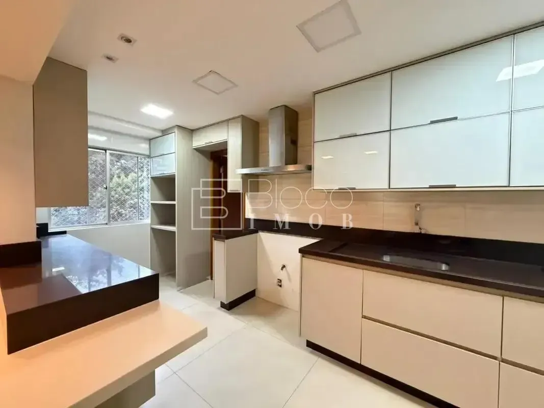 Imovel em quadra privilegiada  Código do Anúncio: 5616_1889144Este imóvel tem as...