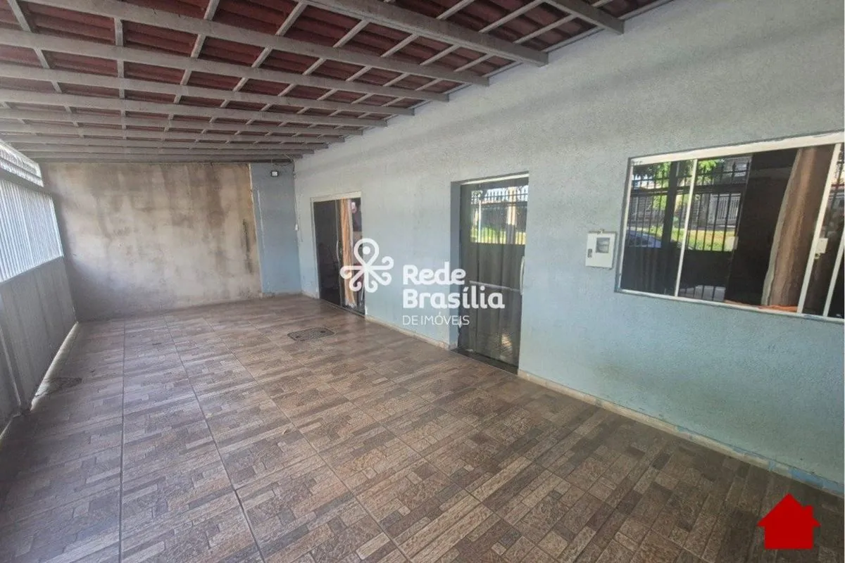 QNP 26 | Casa Comercial 3 Quartos - Aceita Financiamento e FGTS - com 2 Vagas de...