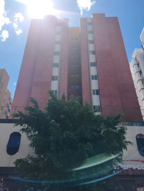 Ótimo apartamento de canto com 02 quartos. Sendo 01 quarto com armário.Sala ampl...