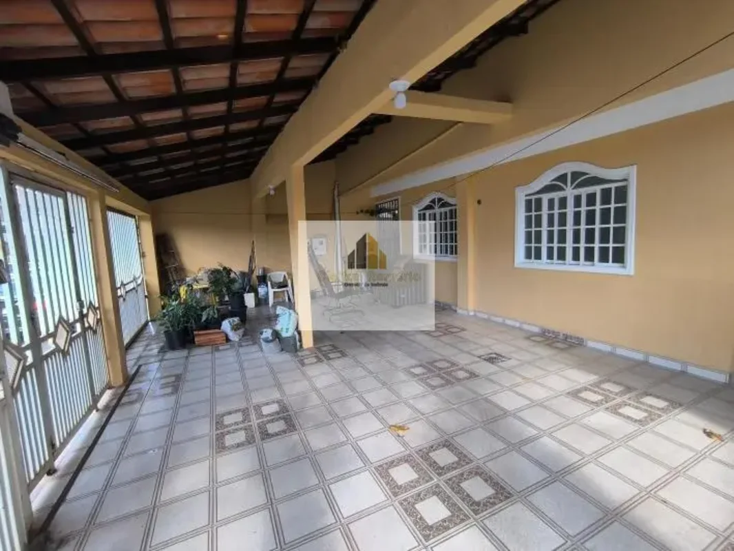 SOBRADO À VENDA – 5 QUARTOS (1 SUÍTE) – QE 34 – GUARÁ IILote de 200m² | Área con...
