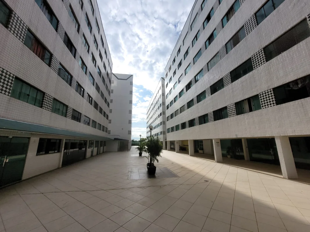 KITINETE NO TÉRREO. COM:- sala conjugada com a cozinha;- quarto sem armários e b...