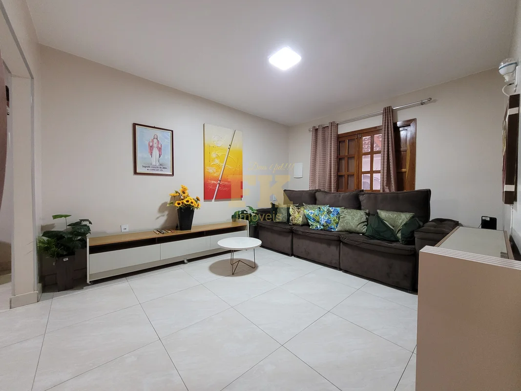 Casa de 300m² com edícula e 3 quartos a venda em Taguatinga SulCasa à venda em T...