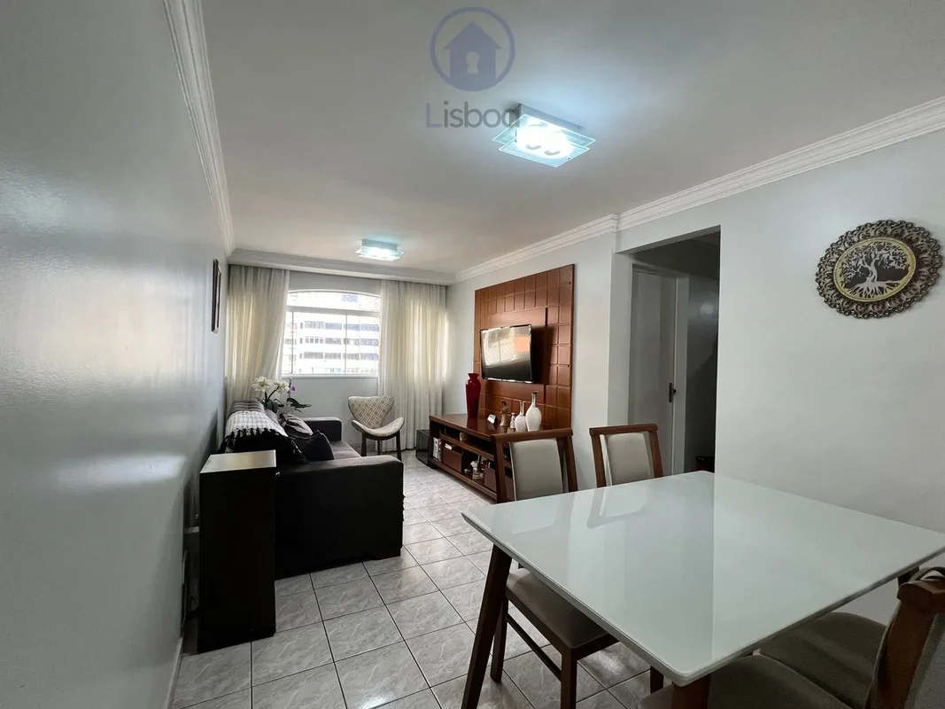 Descubra este aconchegante apartamento no Edifício Halley, localizado na CNB 5, ...