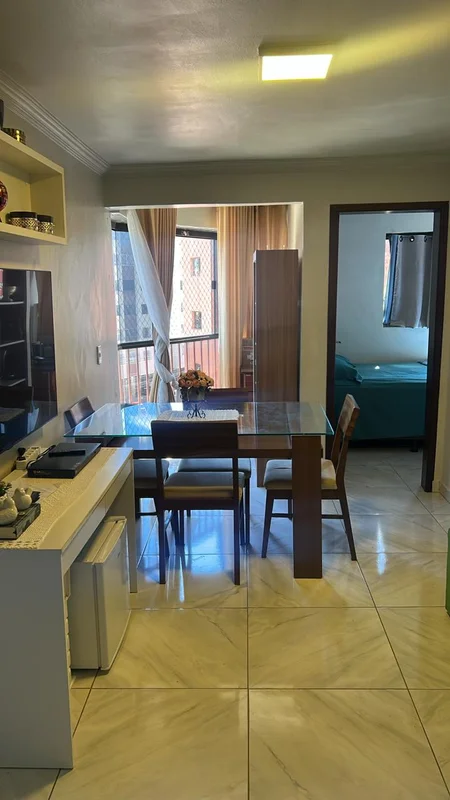 CLAUDIO SINIMBU VENDE APARTAMENTO REFORMADO DE CANTO DE 02 QUARTOS NA MELHOR QUA...