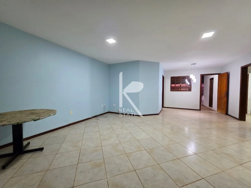 Imagine morar em uma charmosa casa de 3 quartos no Condomínio Mirante das Painei...