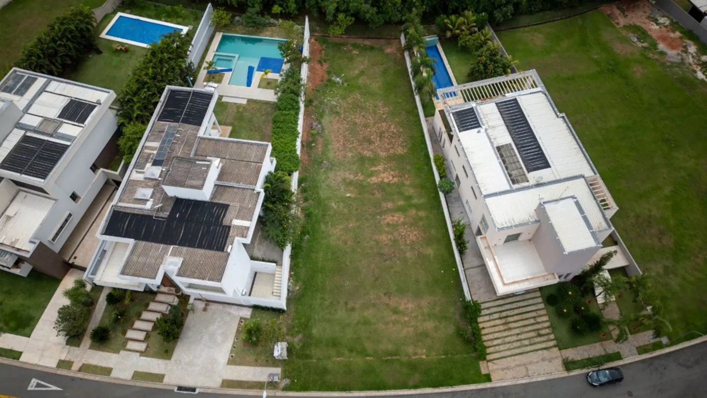 Lote à venda no Alphaville Araguaia- Área total de 1.004,83 m²- Fundo para mata-...