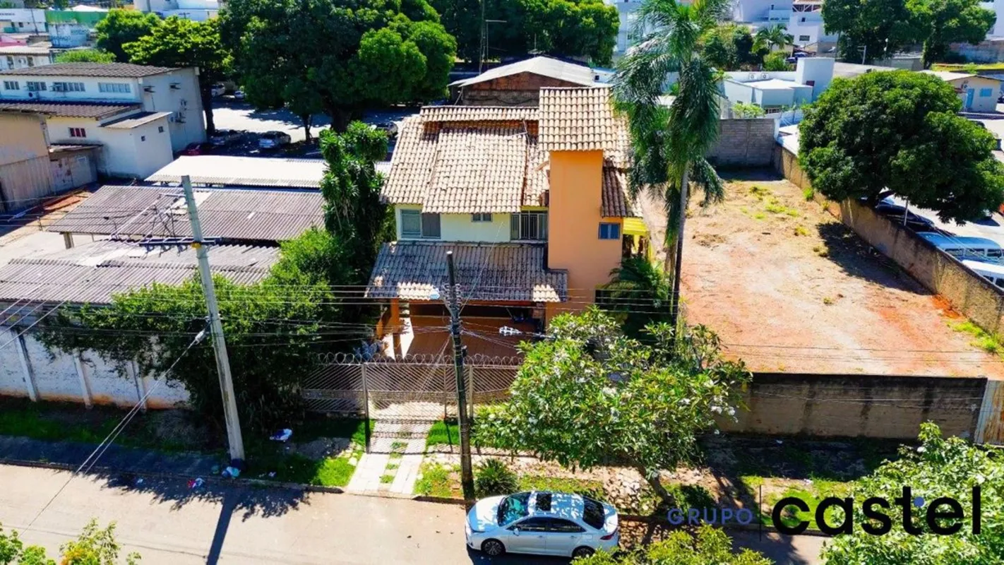 Sobrado - Jardim Goiás, Goiânia- 4 quartos, sendo 3 suítes- 3 salas amplas- 6 ba...