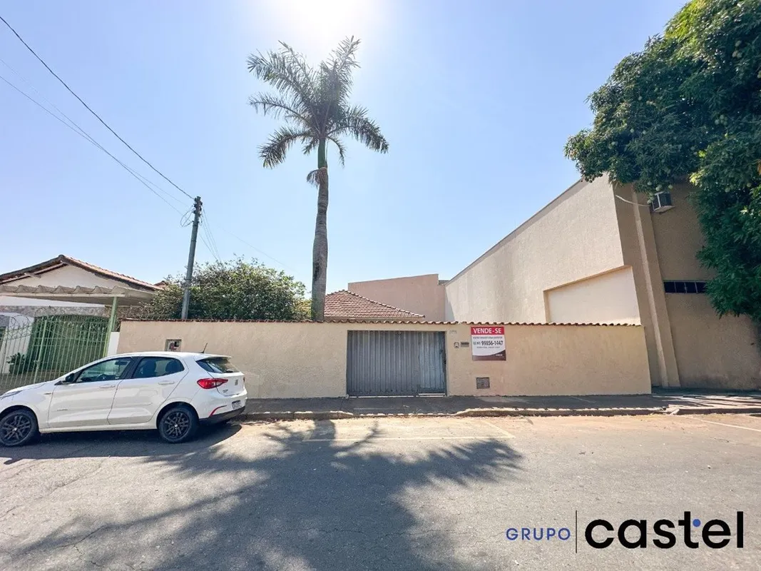 Casa 3 Quartos - Setor Coimbra, Goiânia- 3 quartos, sendo 1 suíte- 2 salas ampla...