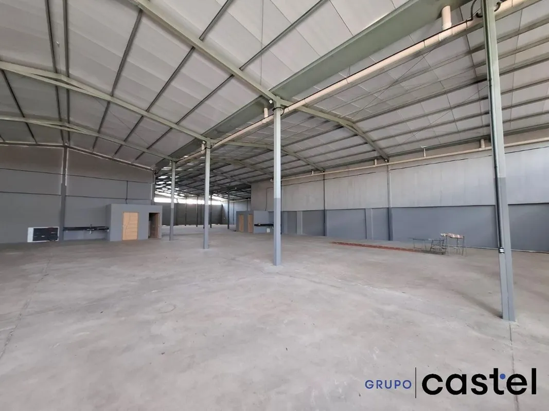 GALPÃO INDUSTRIAL NOVO COM METRAGEM TOTAL DE 720 METROS, CADA GALPÃO TEM A METRA...