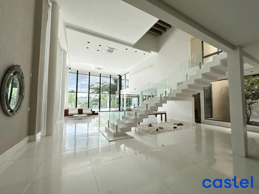 Casa de Alto Luxo - Alphaville Araguaia | Vista Permanente para o Lago do ClubeU...