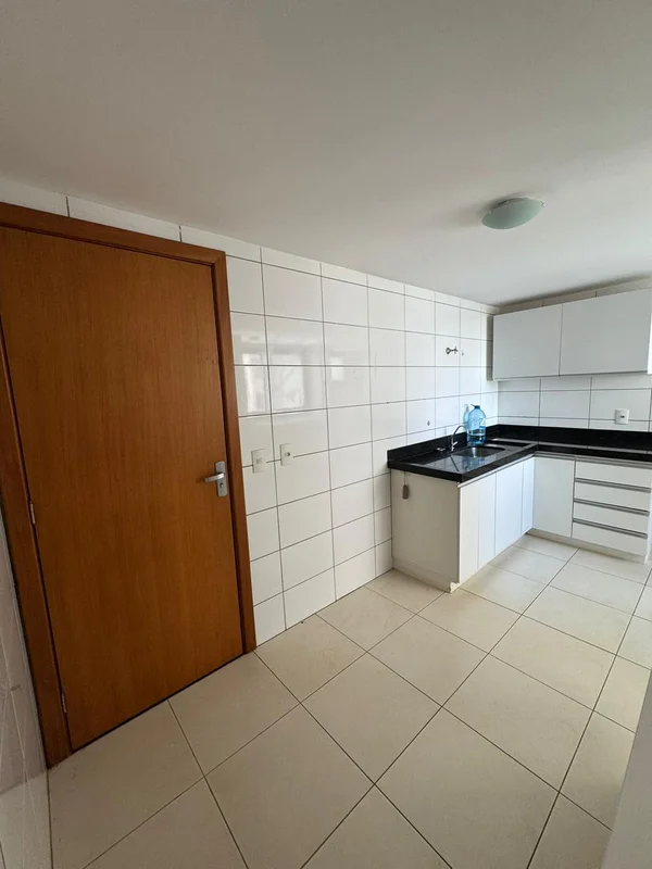 R$ 4.500.00 ( aluguel + condomínio + IPTU)Descubra este amplo apartamento de 3 d...