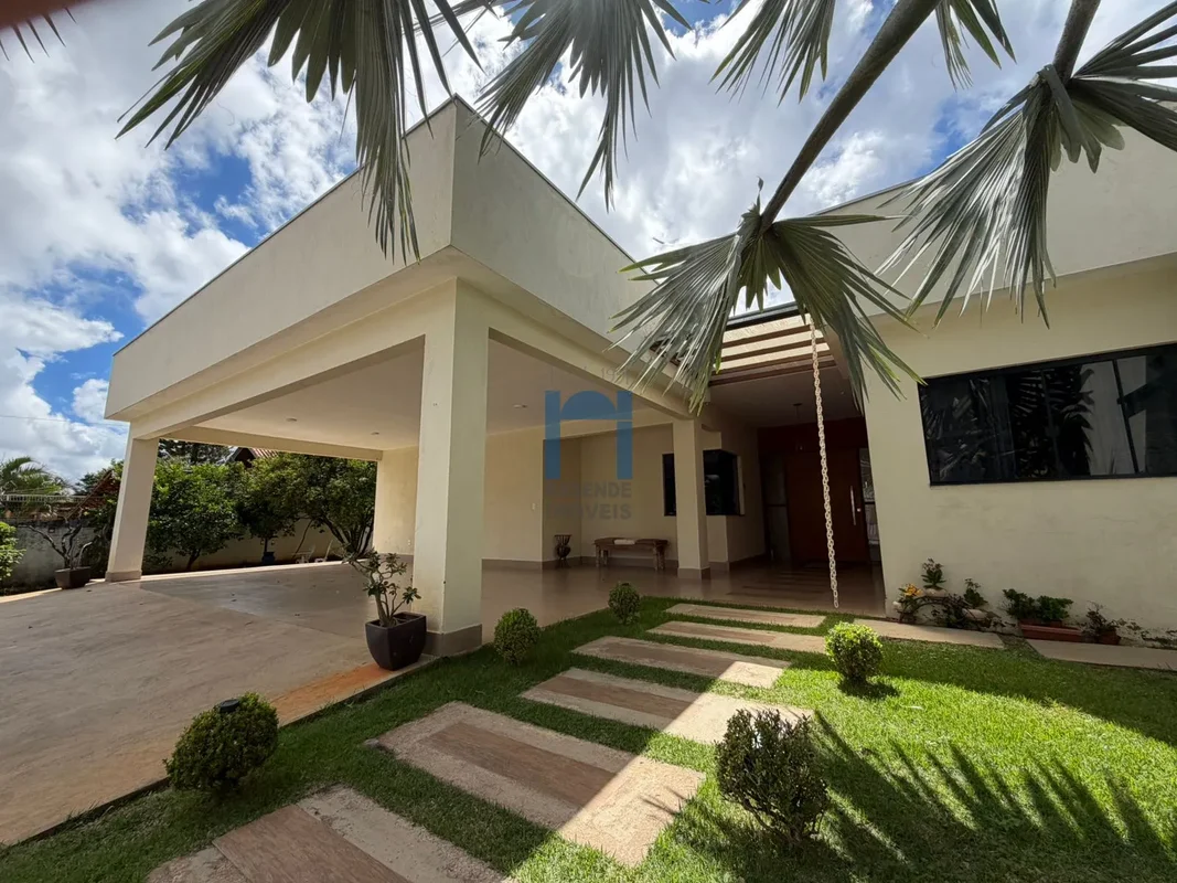 Excelente casa terréa, estilo moderno, ampla sala para 03 ambientes, 03 suítes s...