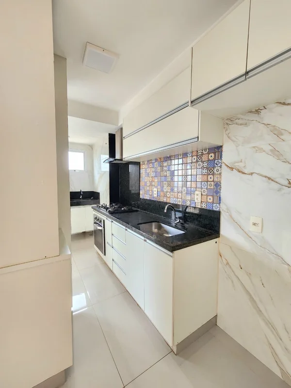 Setor FaiçalvilleApartamento reformado com 74m² de área privativa, andar alto co...