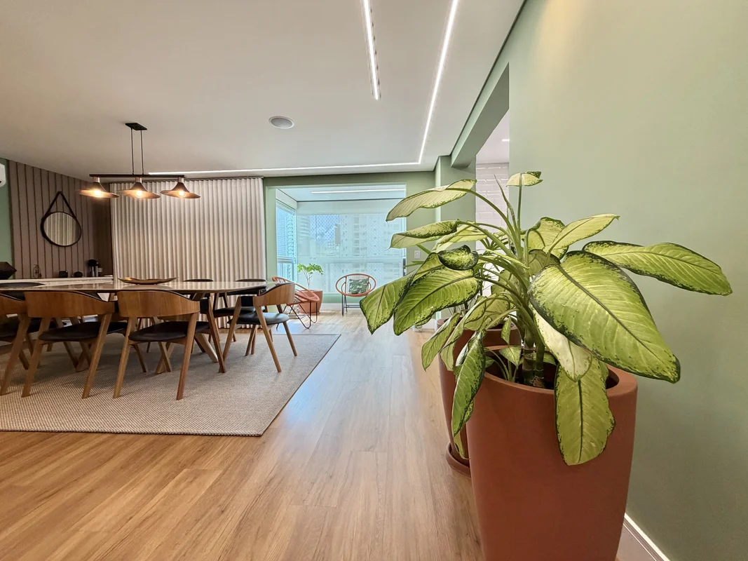 Oferecido no valor de R$ 2.290.000, apartamento único.Despensa apresentações com...