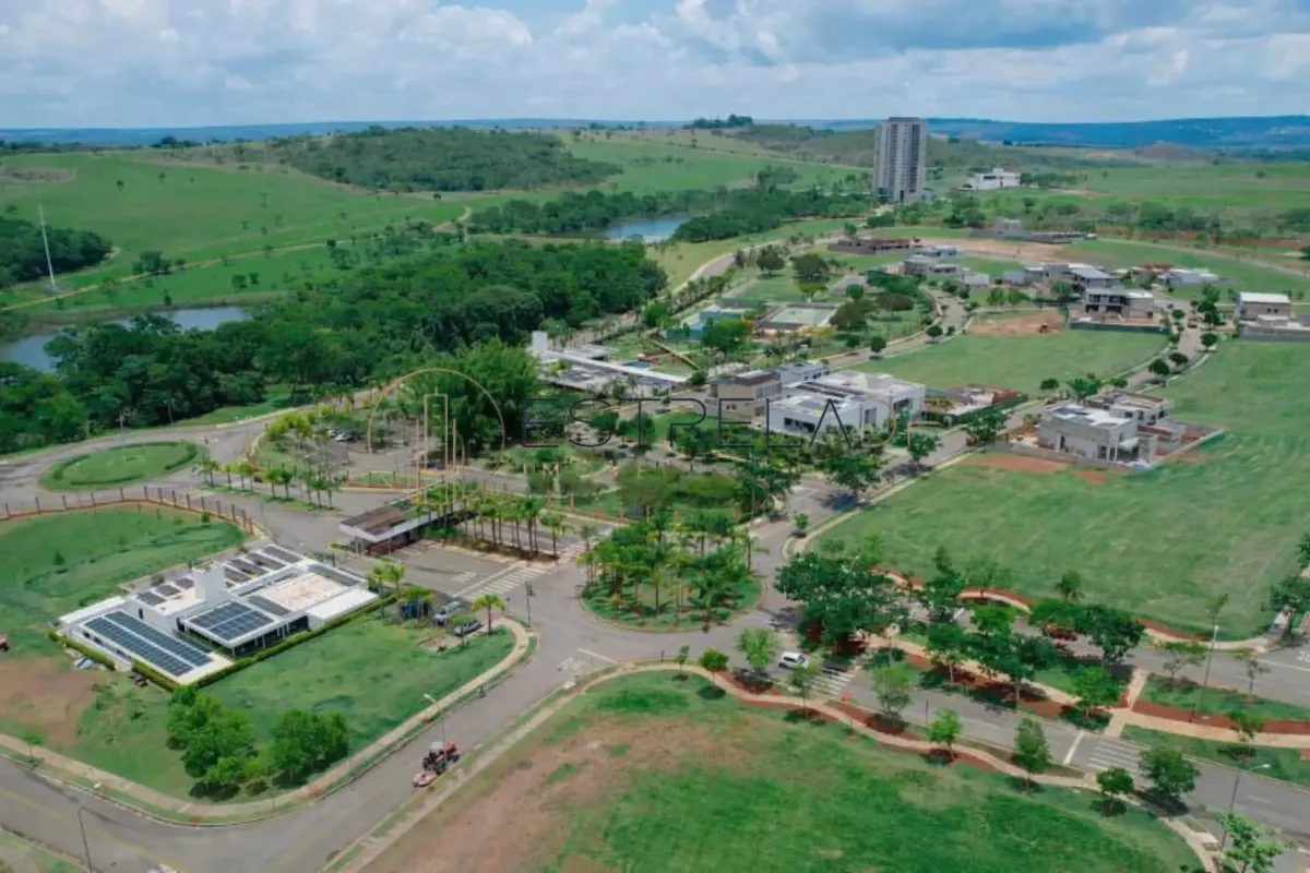 TERRENO IIImobiliária Estrela vende com exclusividade:Lote de 561,81m² no Condom...