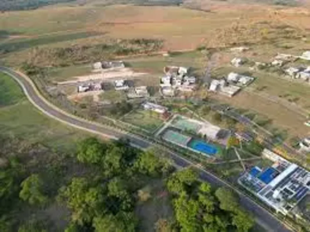 TERRENO IImobiliária Estrela vende com exclusividade:Lote de 561,81m² no Condomí...