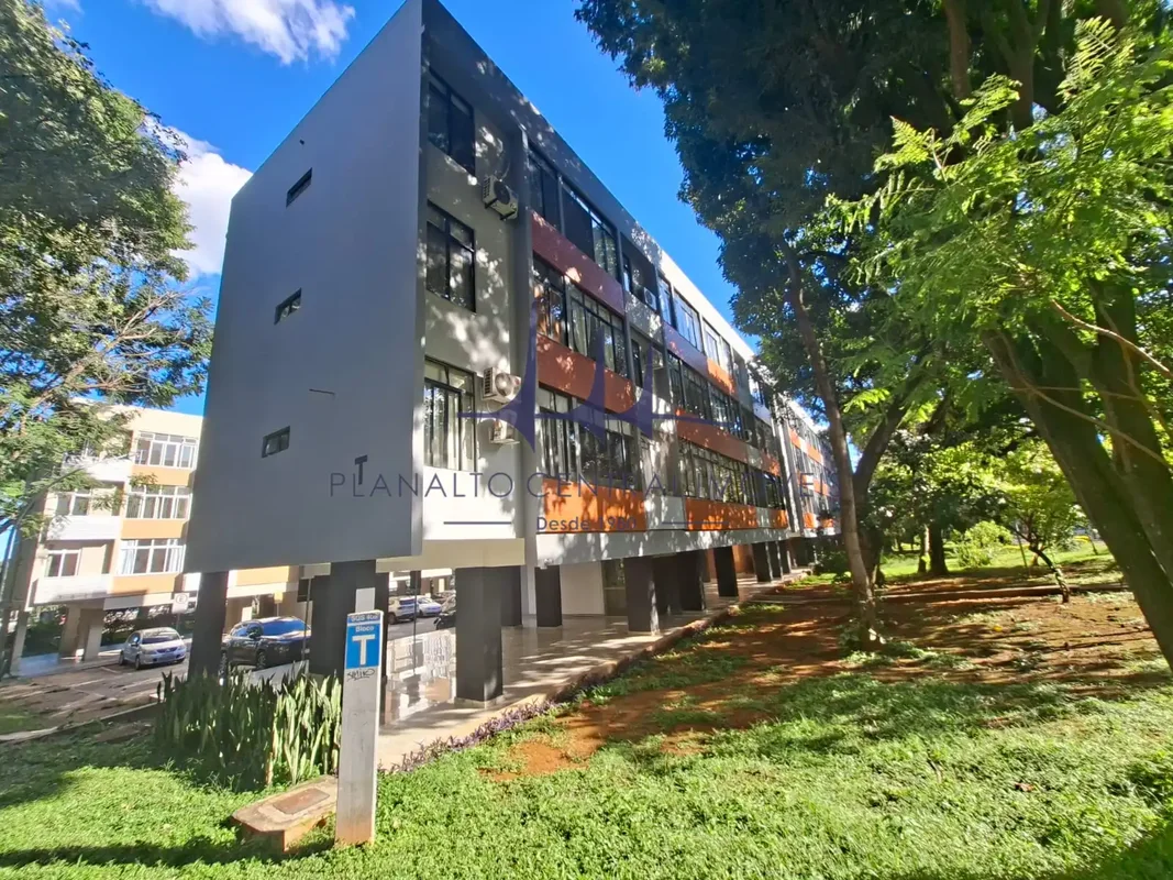 Planalto Central Imóveis aluga excelente apartamento reformado, todo mobiliado e...