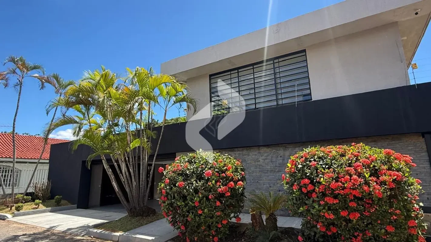 Belíssima casa no Lago Sul, na SHIS QI 23.- 540m2 terreno - 850m2 área privativa...