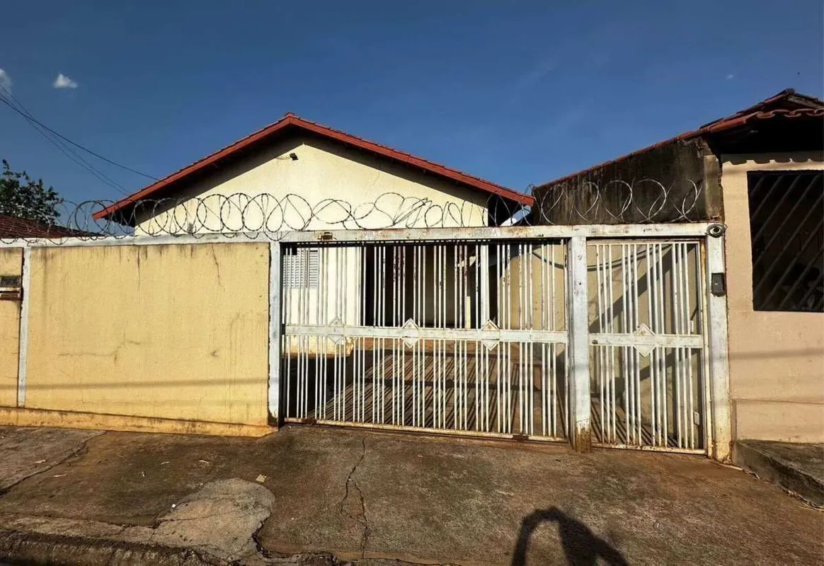 Casa a venda no Jardim Guanabara253 m² de terreno 151 m² de construção 4 quartos...
