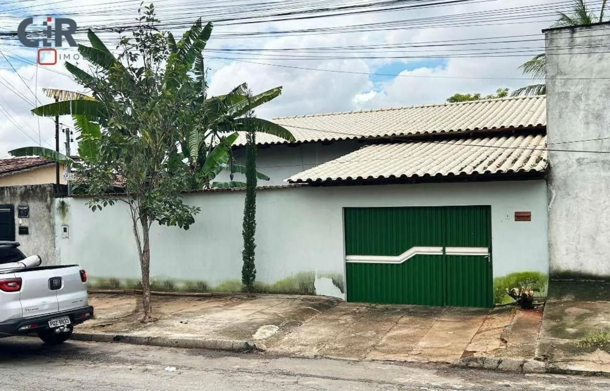 Casa ampla no conjunto Vera Cruz, próxima ao Jardins Mônaco, 3 quartos amplos, s...