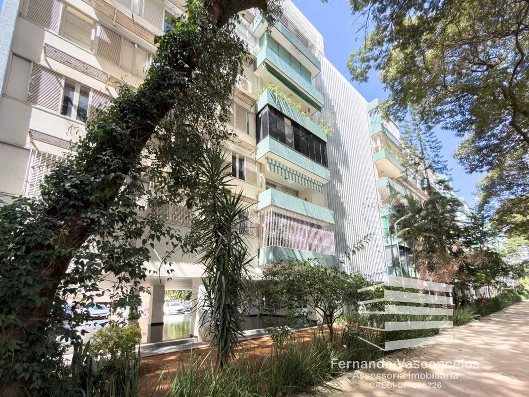 - Excelente localização - Nascente - Vista para o Centro da Quadra;- Salão; - 03...