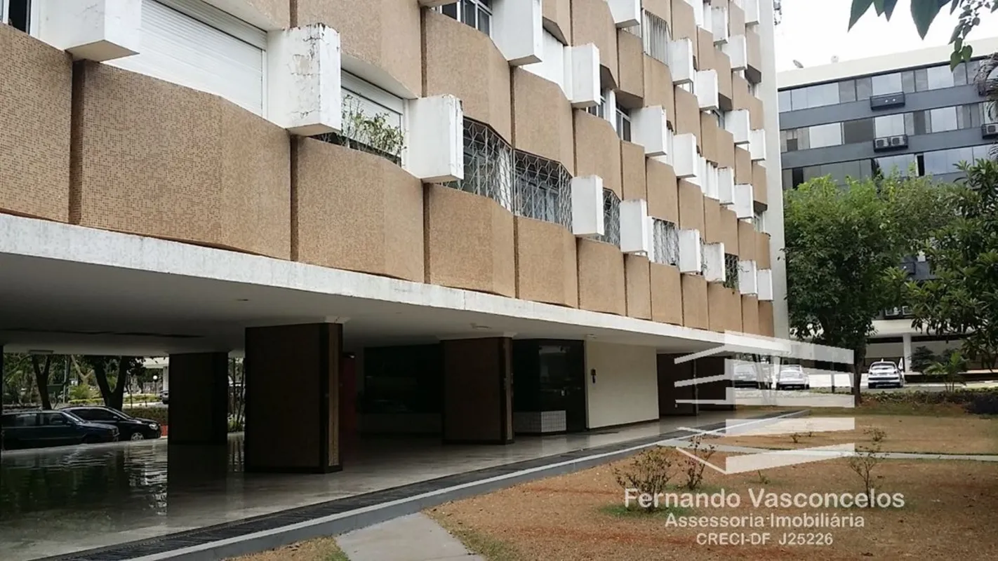 - Excelente localização - Nascente - Vista para o Centro da Quadra;- Salão; - 03...