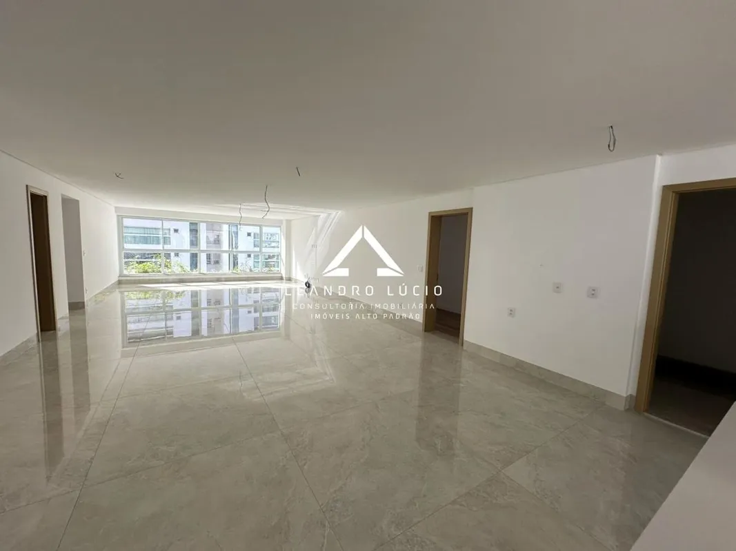 Apartamento à venda no Condomínio Quintas de Goyaz Setor Marista, Goiânia Ao lad...