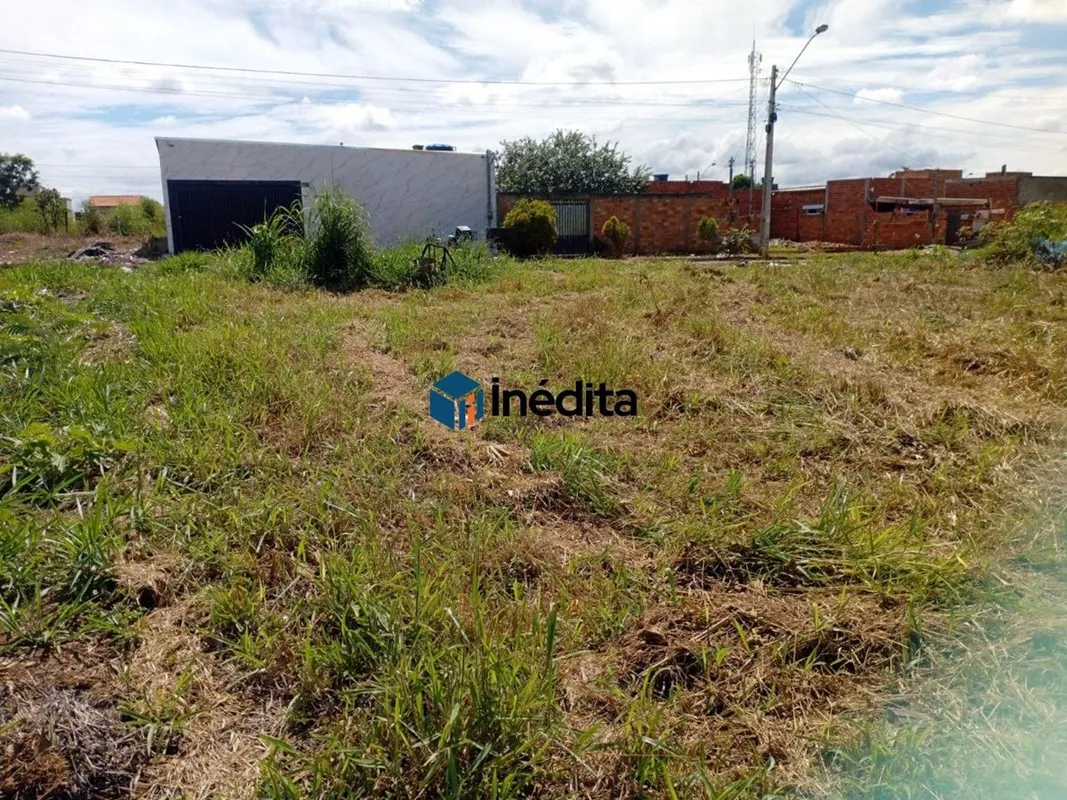 Excelente lote com 230m², ideal para quem deseja construir ou investir. Localiza...