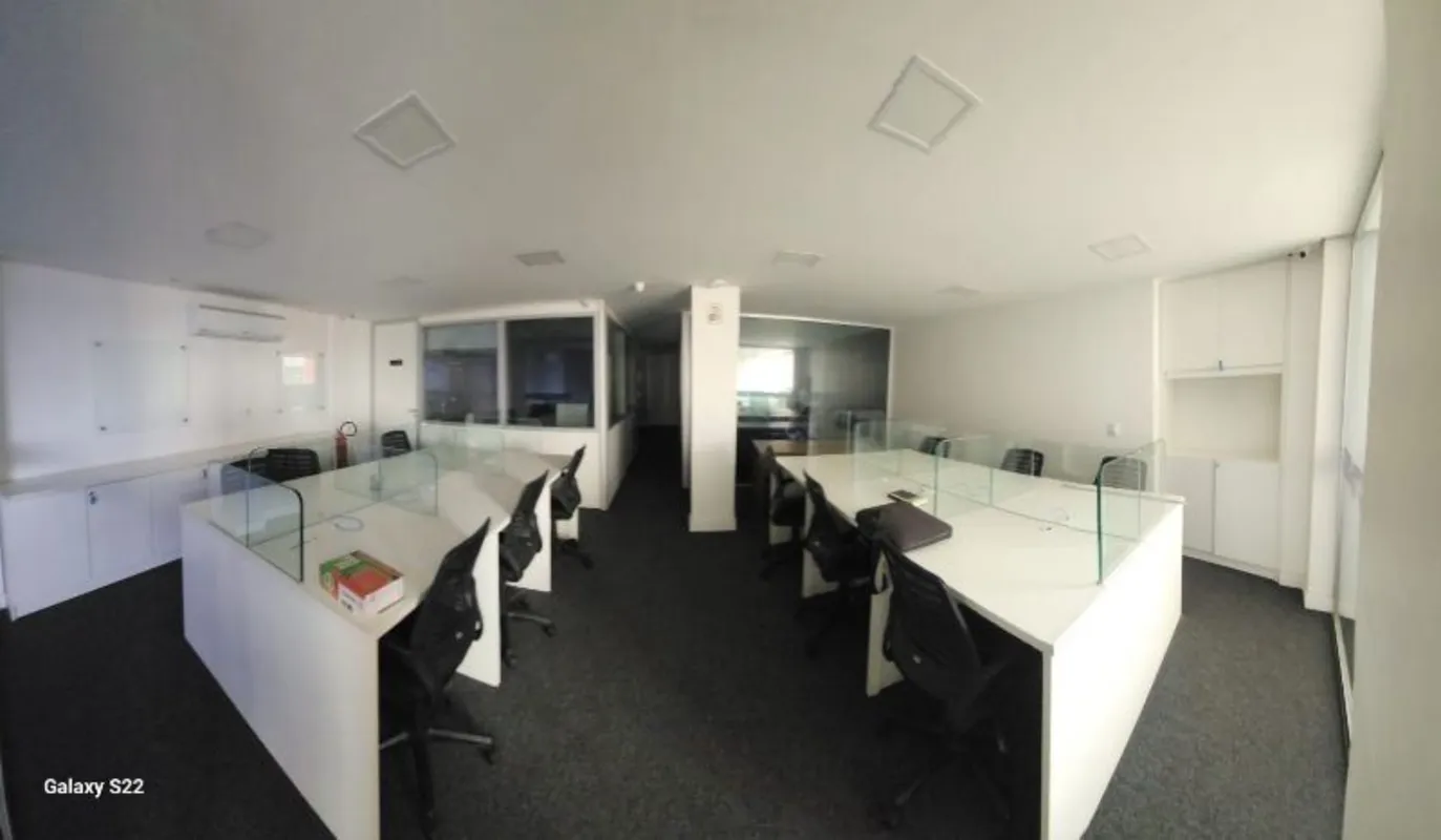 ALUGO NA RUA 21 POLO DE MODAS!!ESCRITORIO - c/ aproximadamente 110m2, todo MOBIL...