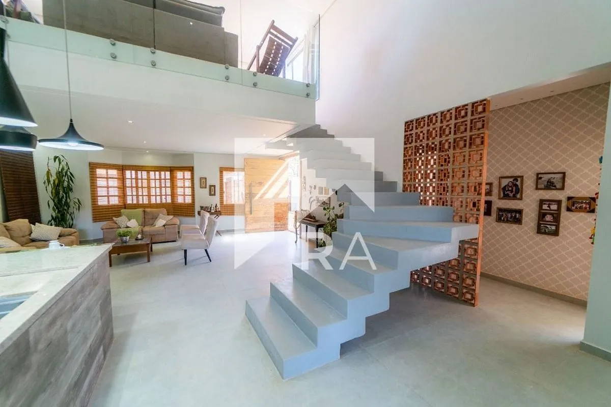 Charmosa, prática e funcional, esta casa está localizada em uma das áreas mais p...