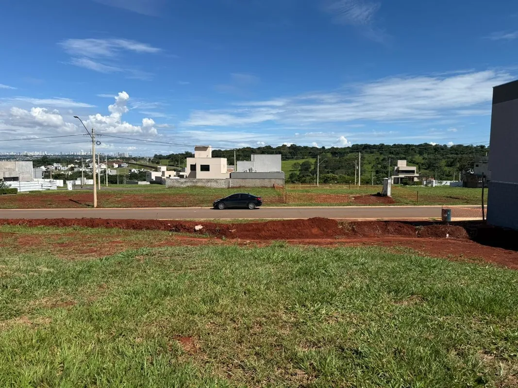 Lote na melhor região em Senador Canedo medindo 250 m2 em ótima localização no C...