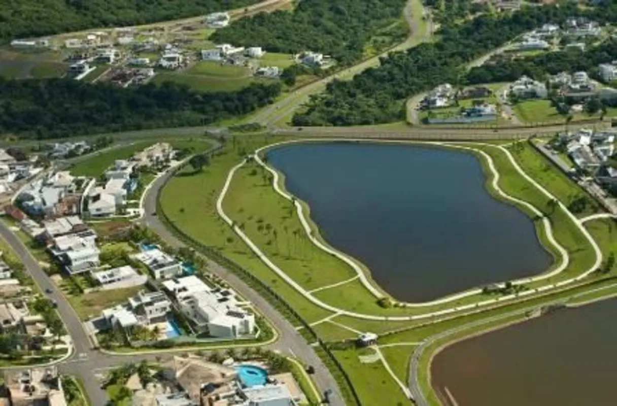 Lote no Alphaville Araguaia com 587 m², excelente metragem para construção, cond...