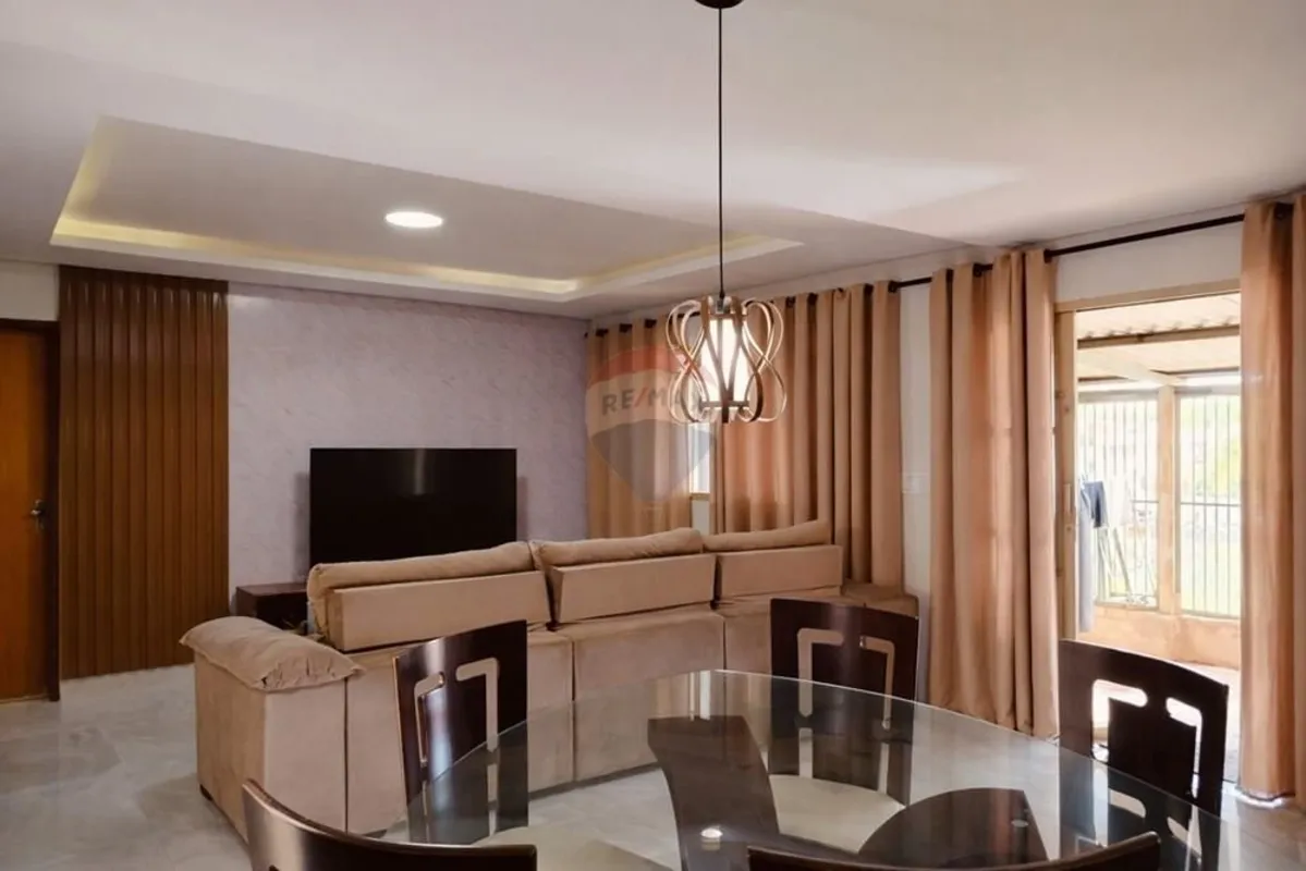 Apresentamos uma excelente oportunidade para você que busca conforto, espaço e q...