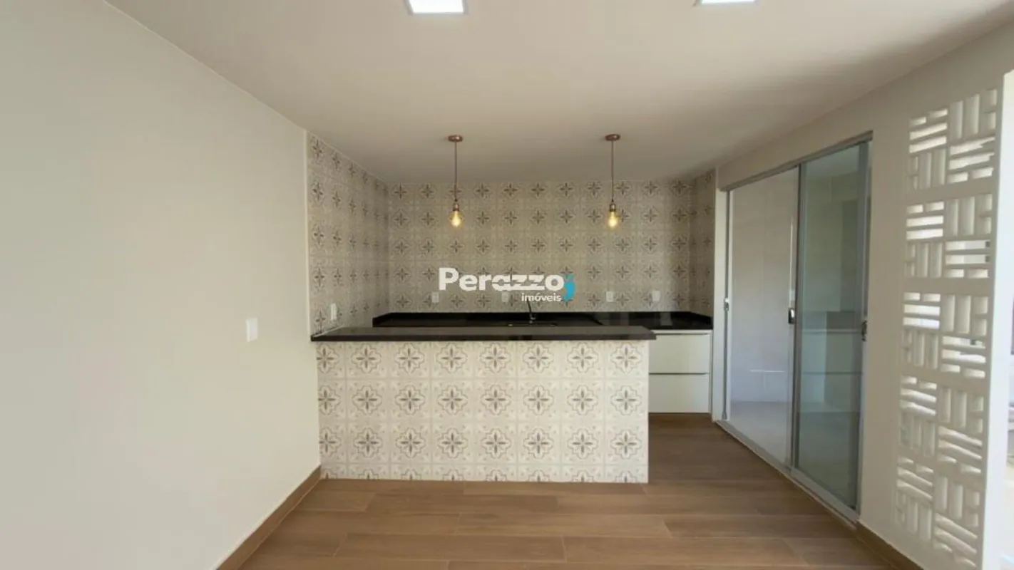 Excelente Casa de 3 Quartos sendo 1 Suíte localizada no Jardins Mangueiral na QC...