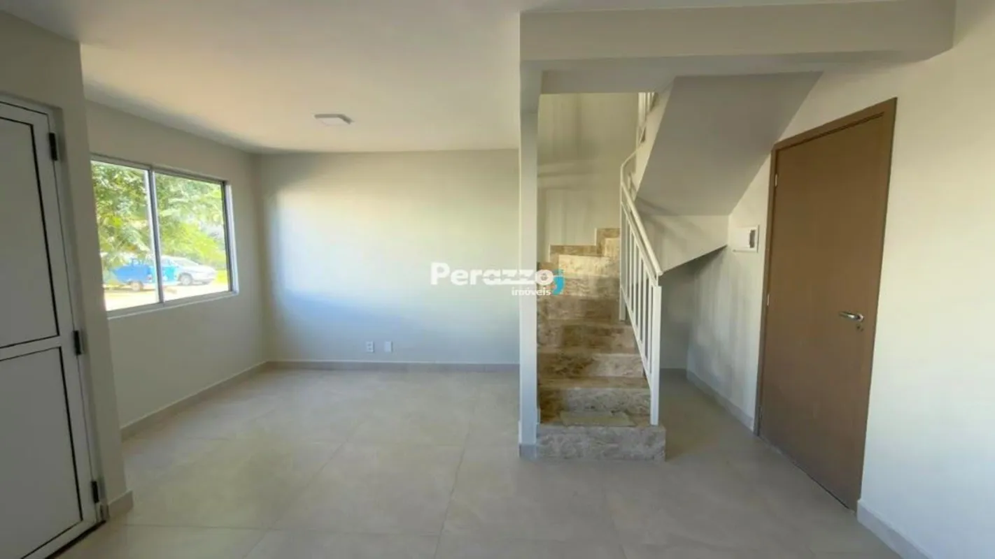 Excelente Casa de 3 Quartos sendo 1 Suíte localizada no Jardins Mangueiral na QC...