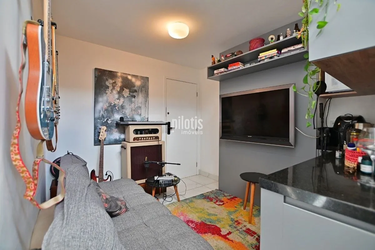 - 1 quarto com varanda integrada - mais espaço e conforto- Totalmente reformado-...