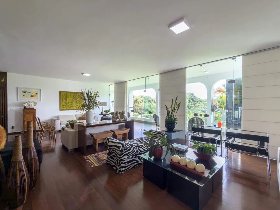 Terreno com 1200m2 + 18.800m² de área verde!Viver no Lago Sul é desacelerar o te...