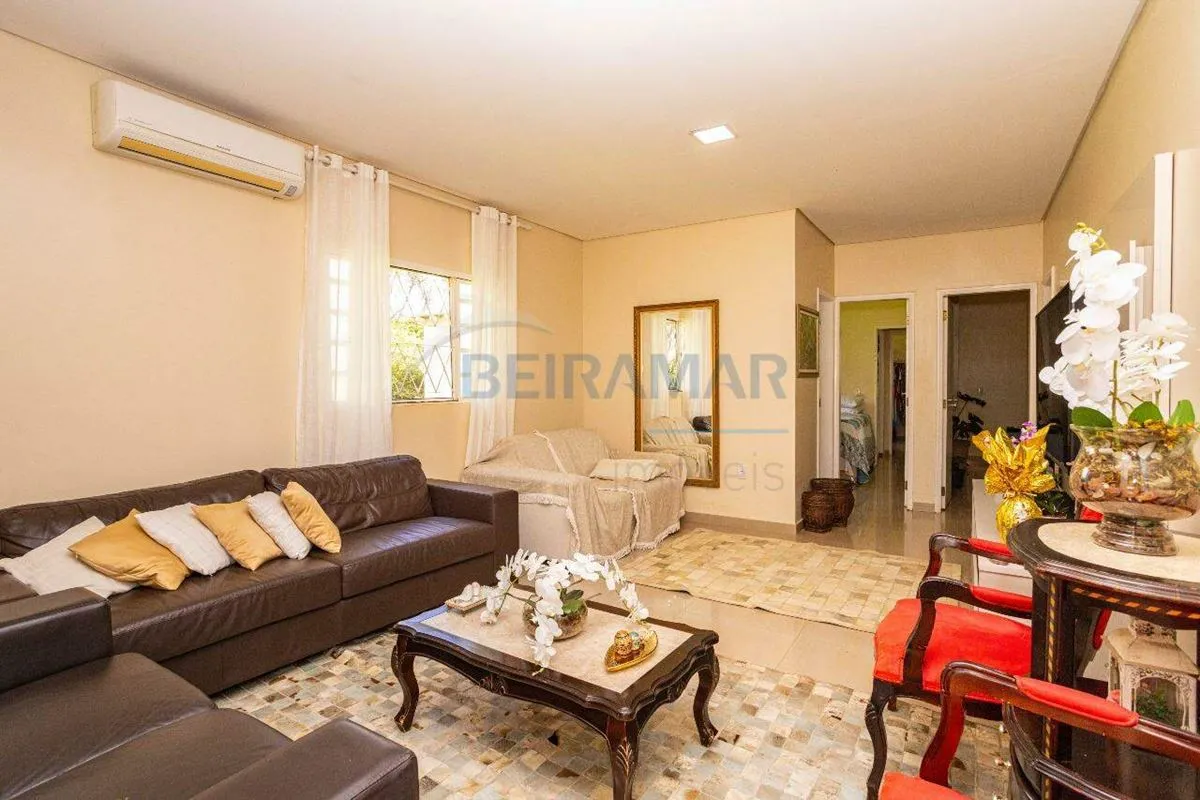 Localizada no Recanto do Jaburu, na Vila Planalto, esta propriedade se destaca p...