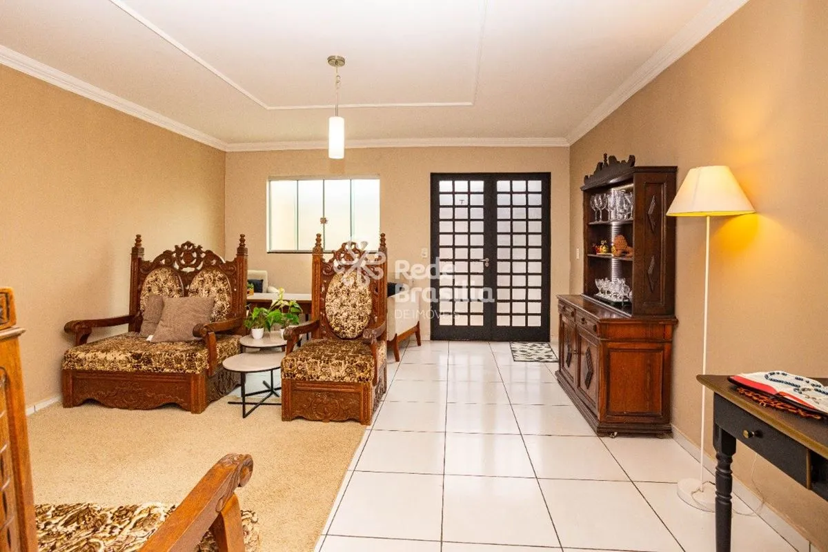 TH34903 - Qr 01 Candângolandia, Casa 05 quartos, 264m². Agende sua visita! Imóve...